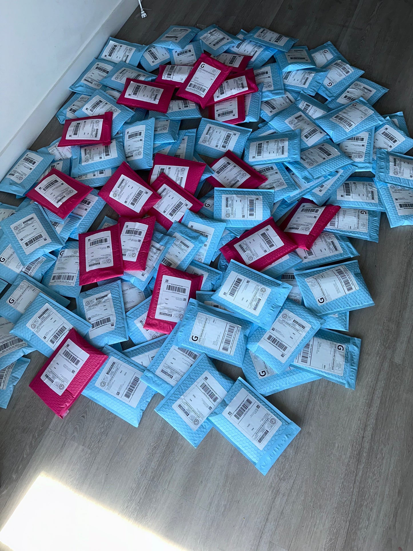 Vendor For My Extreme Lip Filler Pen Gloss / Lipgloss With A Step By Step Guide On How To Start Your Lip Business 40 plus pages *CAN CHOOSE BETWEEN GETTING MY VENDOR INFO WITH E BOOK OR NOT* 55$ NO VENDOR INFO VS $555 IF VENDOR INFO *